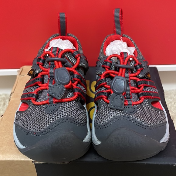 Teva NWT baby boy size 4 red and gray manatee sport sandals. - Picture 2 of 7